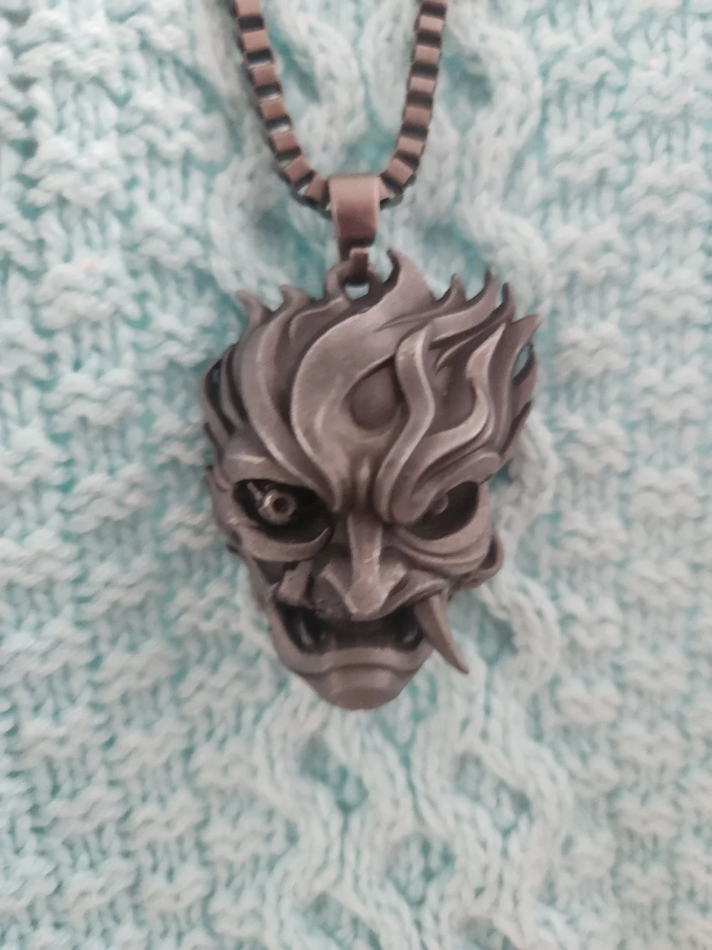 Cyberpunk 2077 Samurai Medallion Necklace (Damaged Fang) Johnny Silverhand Offic